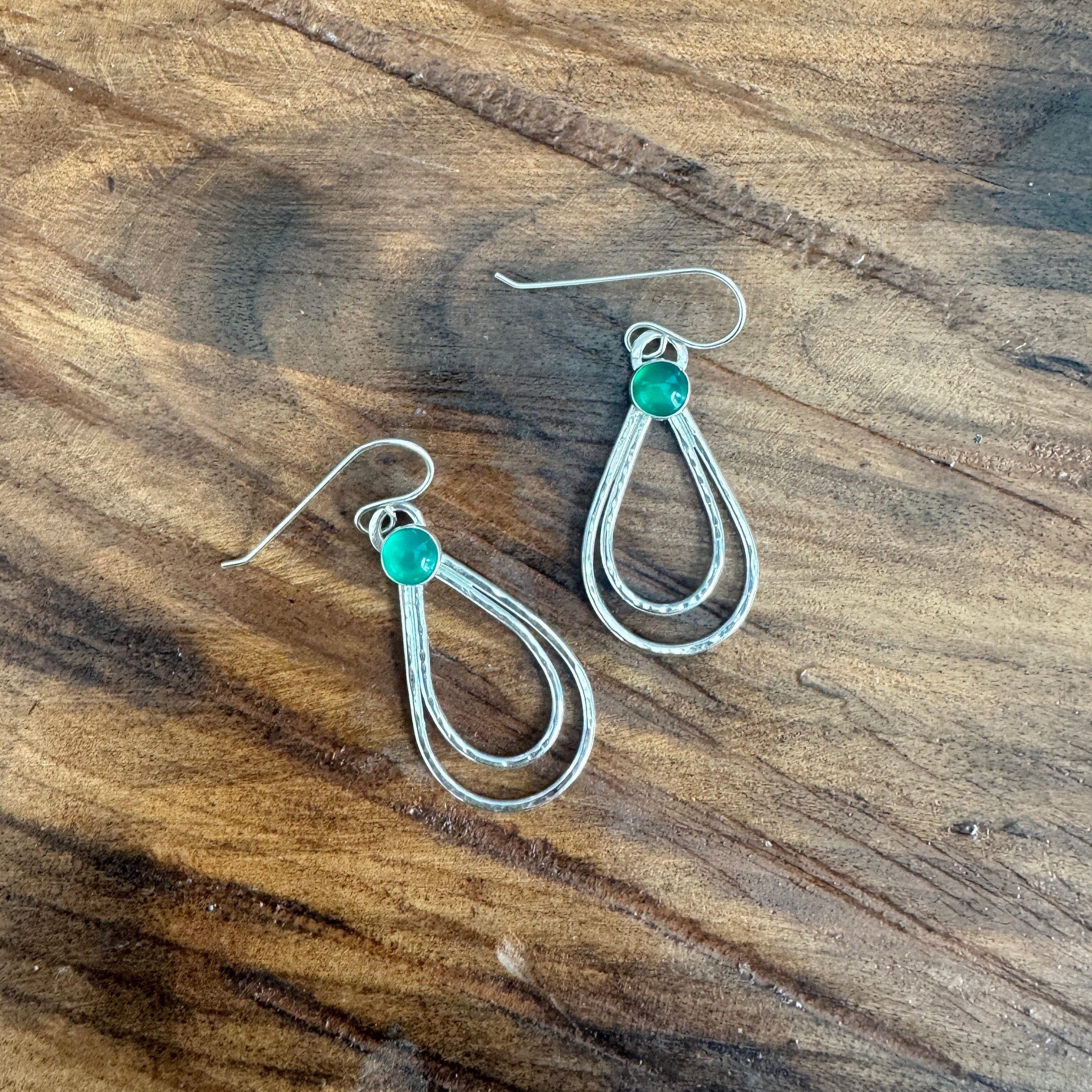 Double Hammered Hoop with Green Onyx