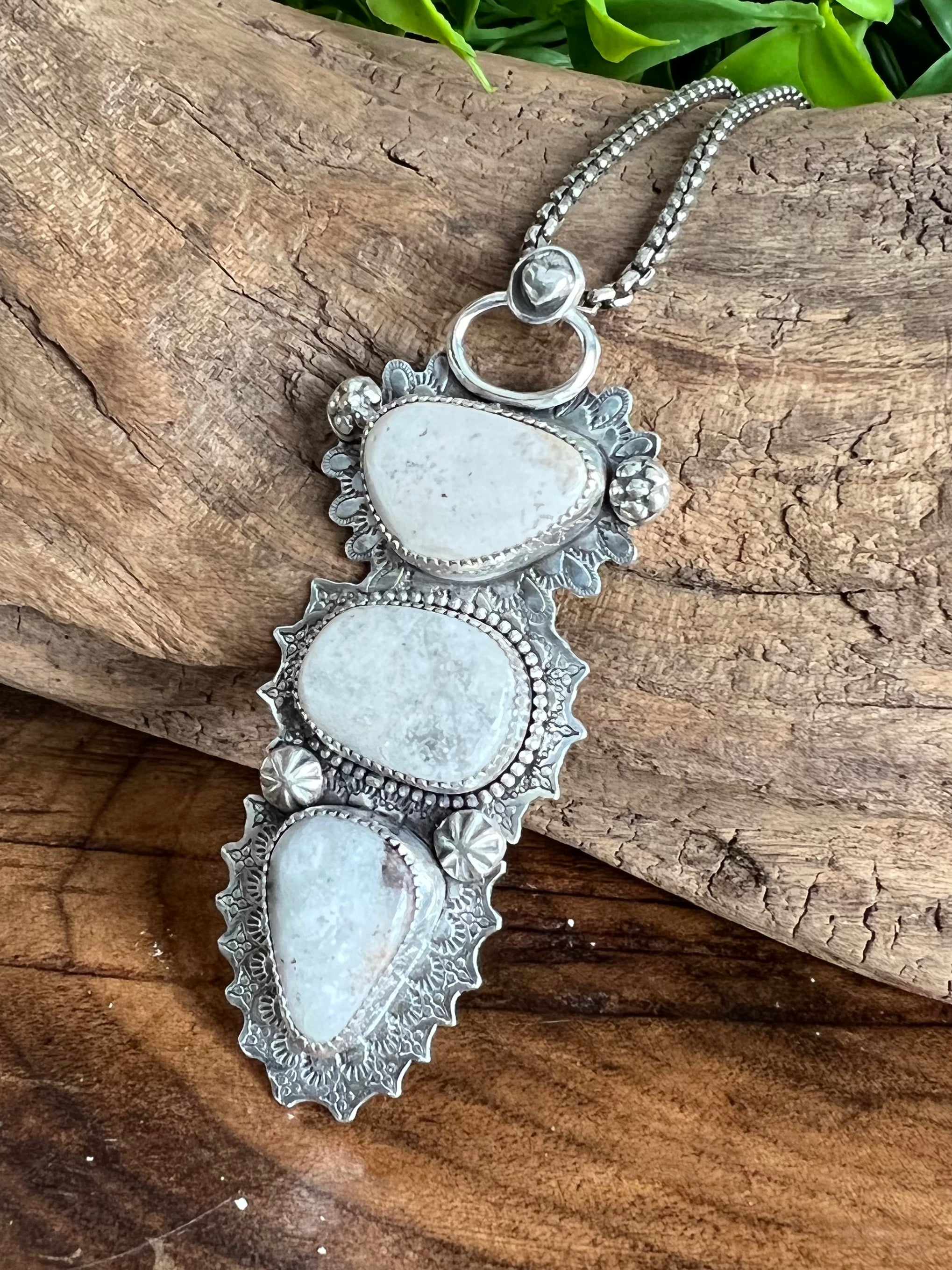 white buffalo ホワイトバッファロー スクエア　シルバーペンダント white buffalo ホワイトバッファロー スクエア シルバーペンダント