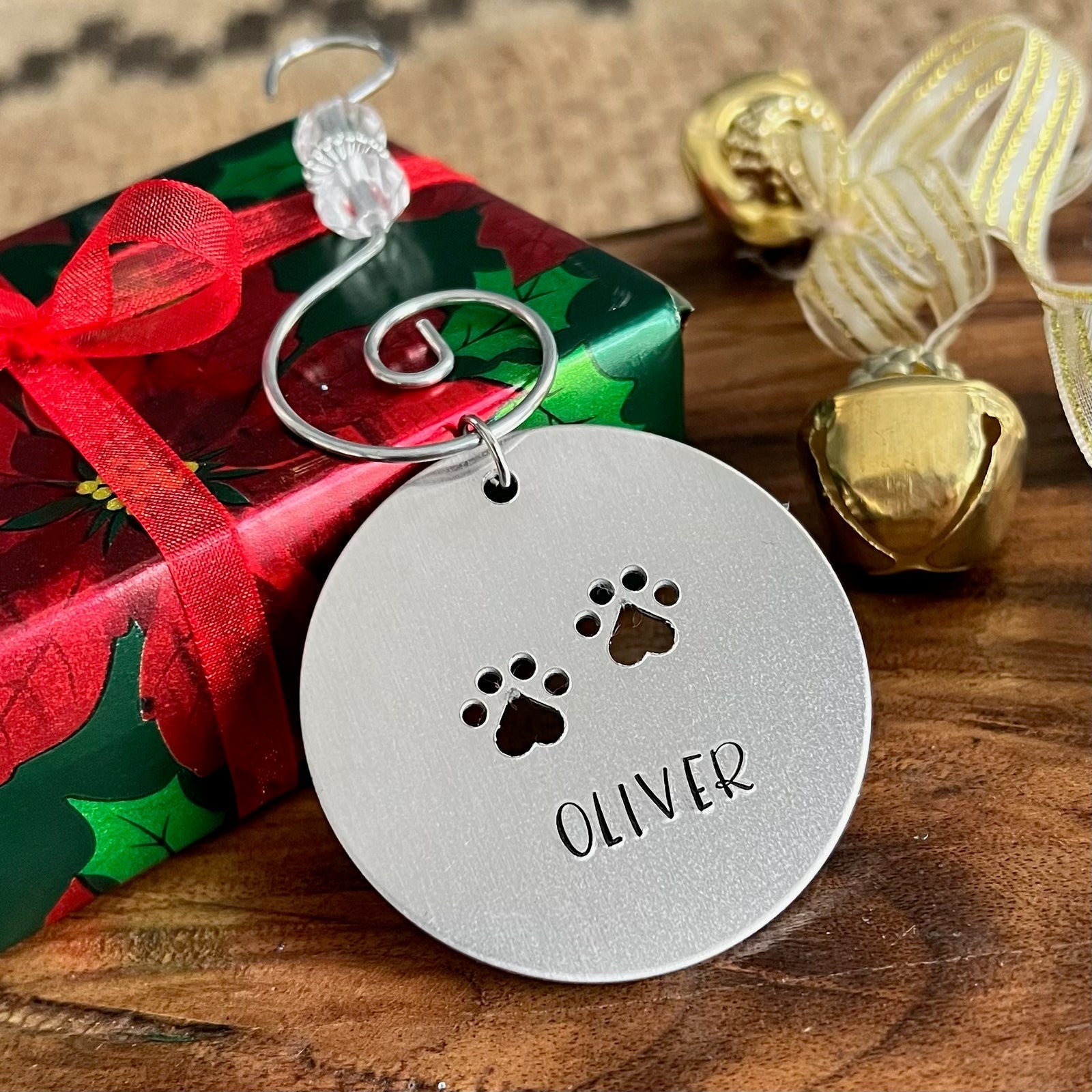 PET ORNAMENT WITH NAME AND PAWPRINTS